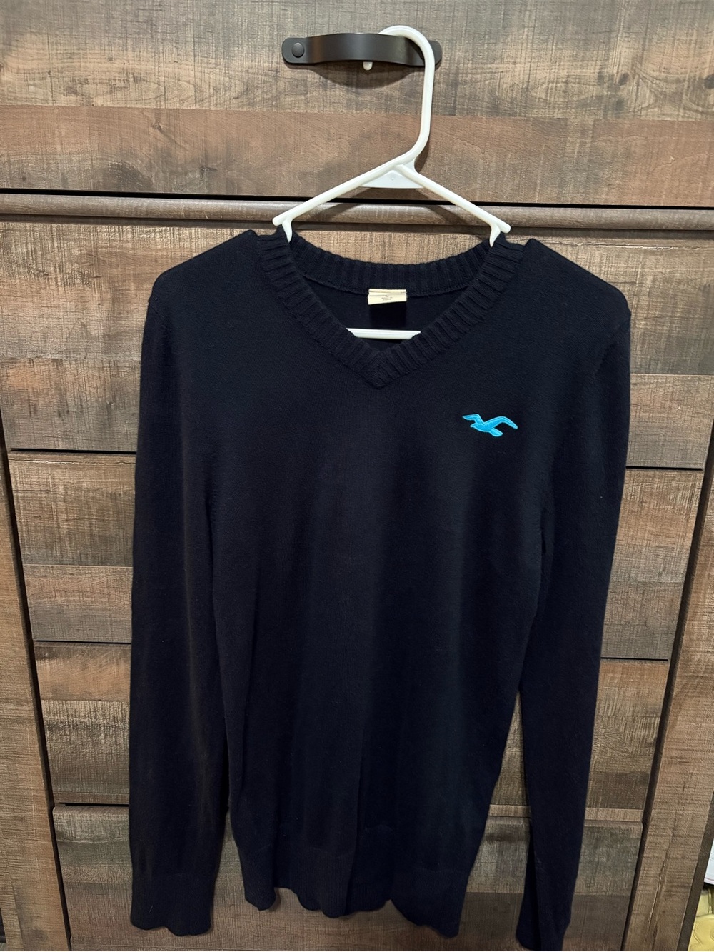 Hollister Men's Black V-Neck Sweater with Blue Logo